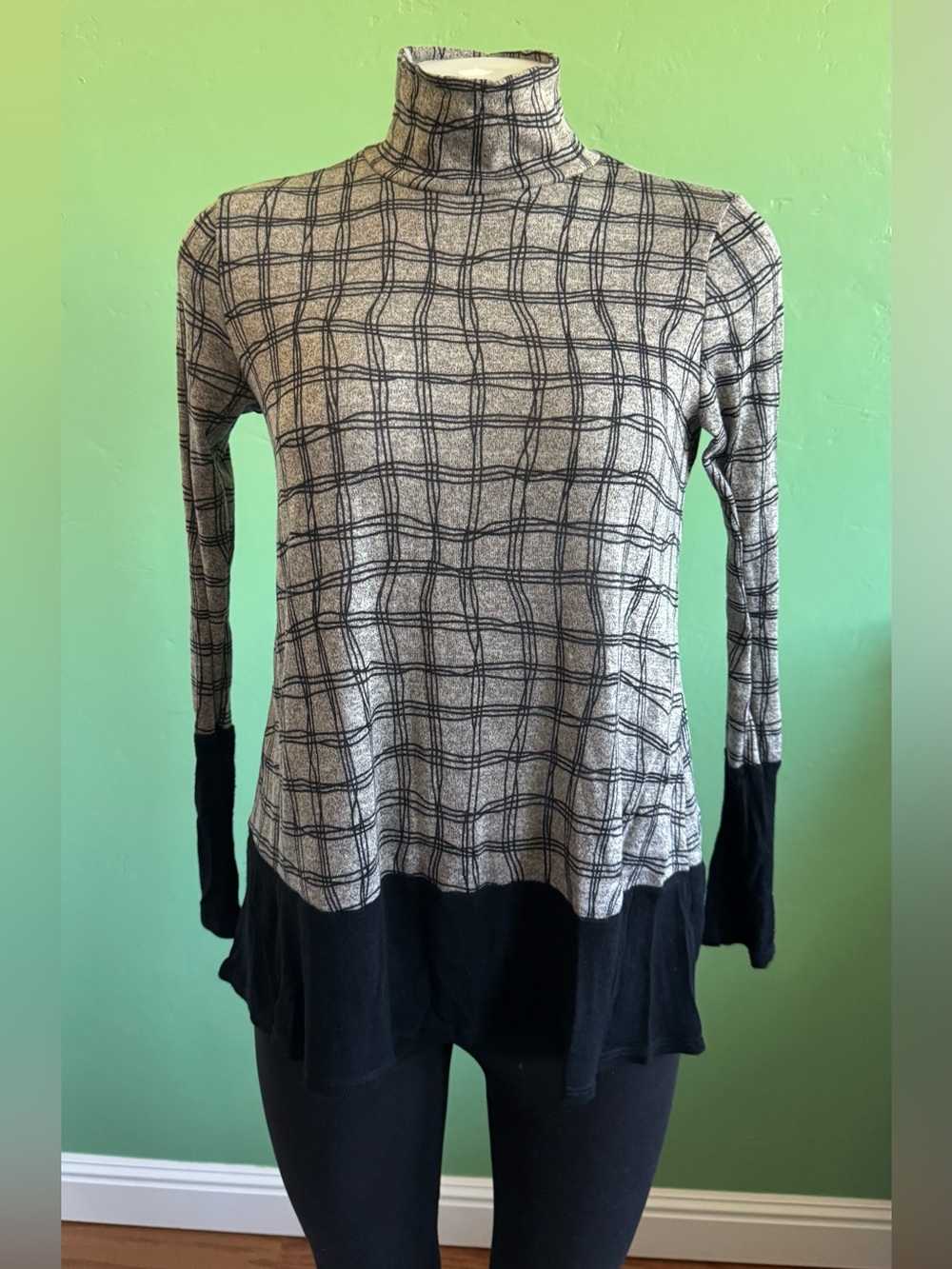 White Plum black & gray plaid long sleeve top  Turtleneck Tunic Sz Small